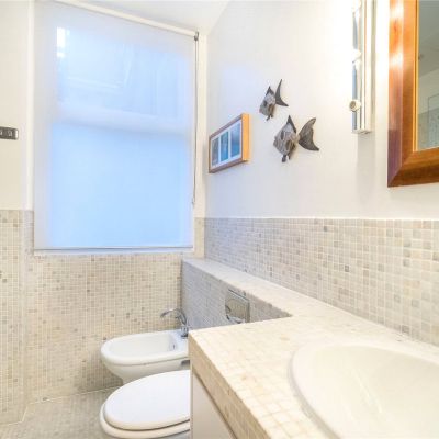 Bathroom 02