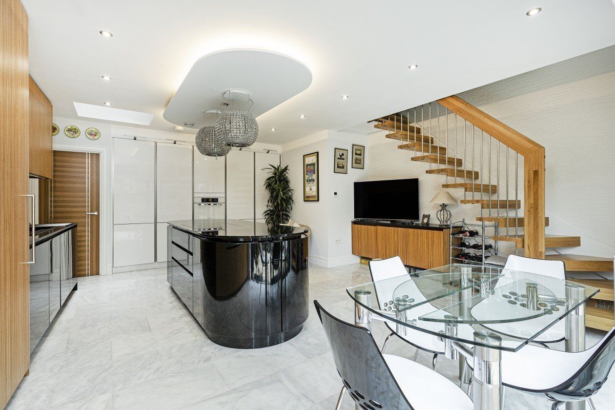 Kitchen / Dining