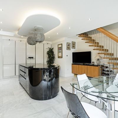 Kitchen / Dining