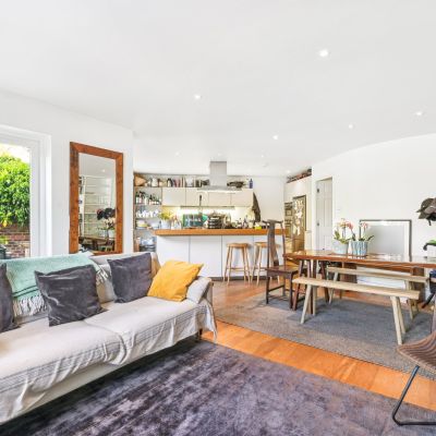 Kitchen / Reception