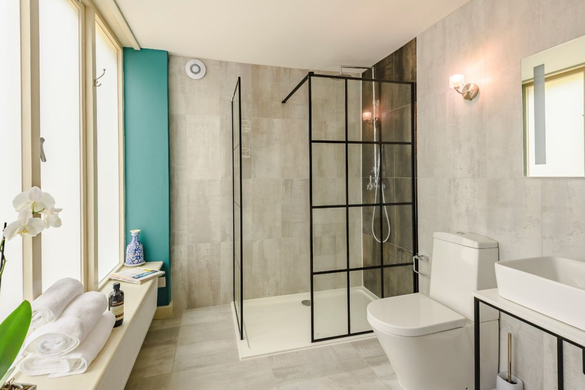 Annexe Shower Room